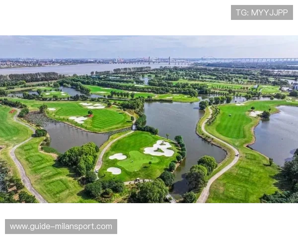 中国高尔夫青训成果逐渐显现多名新星冒头，中国青少年高尔夫球精英赛